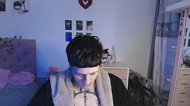 2cyboy  online show from September 24, 9:18 pm
