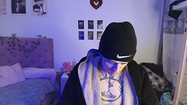 2cyboy  online show from October 6, 8:17 pm