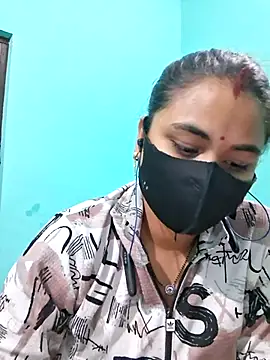 Snapshot of DivyaBhabhi69@xh chatting on May 18, 3:51 pm DivyaBhabhi69xh online show from May 18, 3:51 pm