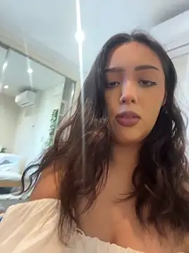 Snapshot of chloerossi18 chatting on December 18, 4:40 am chloerossi18 online show from December 18, 4:40 am