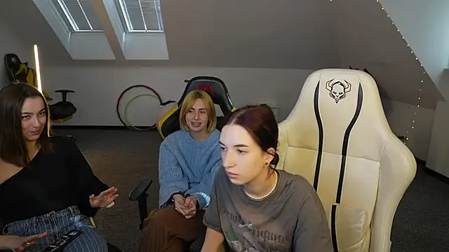  Lili 054 online show from November 19, 11:10 am