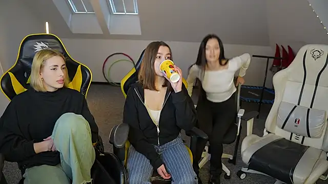  Lili 054 online show from November 21, 11:20 am