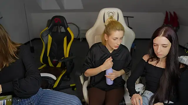  Lili 054 online show from November 26, 11:22 am