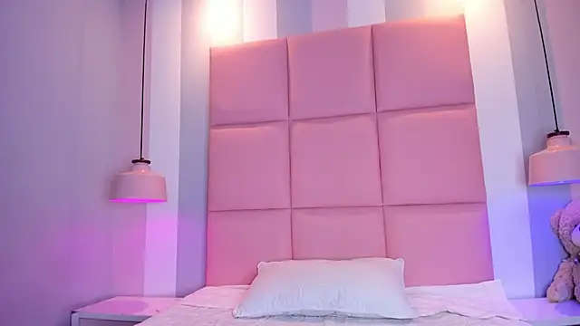 CarolinaFerrer online show from October 17, 12:30 pm