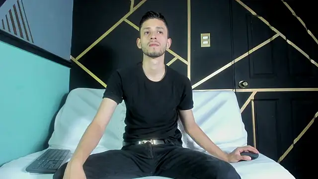 logan rogers  online show from September 26, 11:47 am
