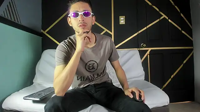 logan rogers  online show from October 3, 1:08 pm