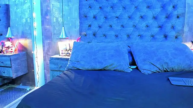 yiyisandoval online show from November 20, 7:57 pm