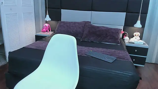 yiyisandoval online show from January 9, 8:10 pm