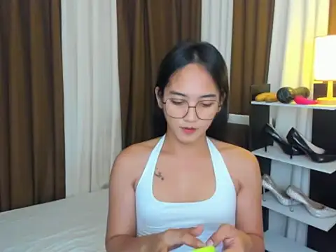 URHottestAngel online show from September 12, 4:40 pm