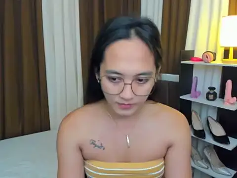 URHottestAngel online show from October 20, 12:16 pm