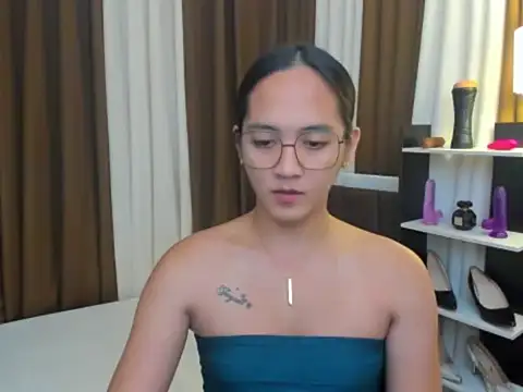 URHottestAngel online show from November 4, 4:50 pm