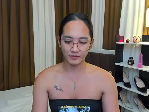 URHottestAngel online show from November 8, 6:29 pm