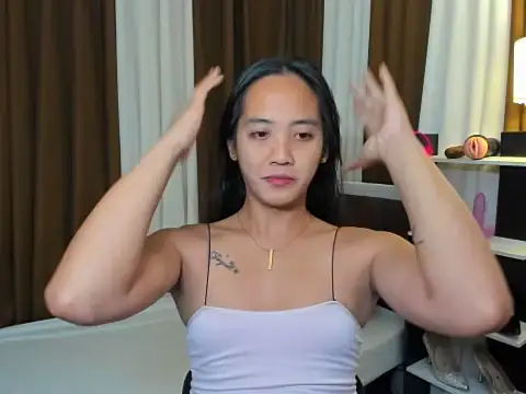 URHottestAngel online show from November 9, 5:00 pm