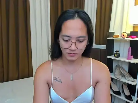 URHottestAngel online show from November 12, 5:02 pm