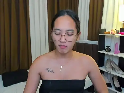 URHottestAngel online show from November 13, 4:39 pm