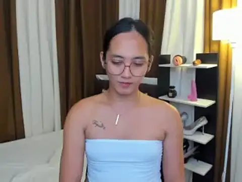 URHottestAngel online show from November 17, 8:42 am