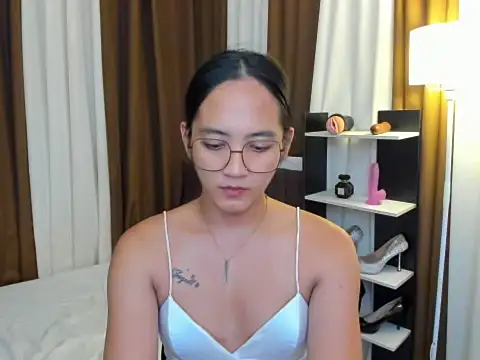 URHottestAngel online show from November 18, 4:39 am