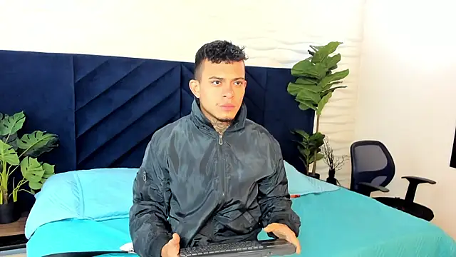 MrJustin  online show from October 23, 8:29 pm