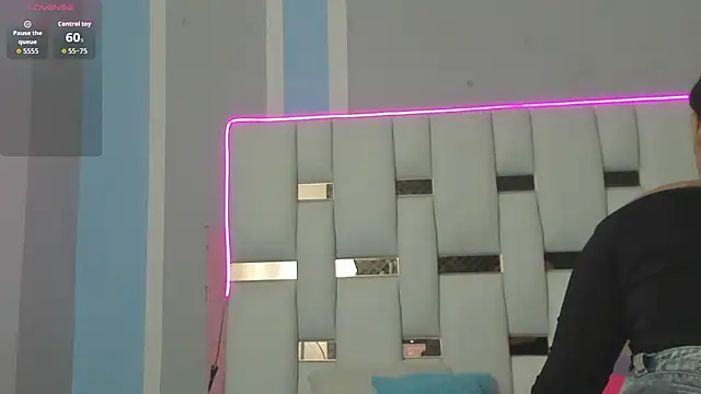 iamCharlotte19 online show from November 10, 7:35 pm