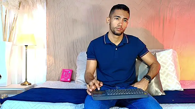 Snapshot of MaicolParker_ chatting on August 7, 12:07 pm MaicolParker online show from August 7, 12:07 pm