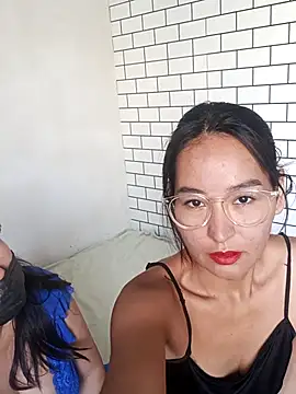 Snapshot of Luu-Lii777 chatting on October 9, 3:37 am Luu-Lii777 online show from October 9, 3:37 am