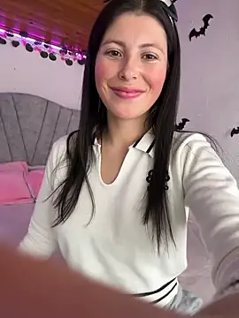 Mia salinass online show from October 30, 7:58 pm