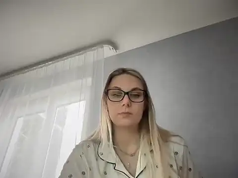 Snapshot of NikexPretty chatting on October 20, 8:15 am NikexPretty online show from October 20, 8:15 am