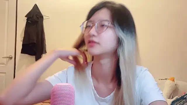 Snapshot of xu9920 chatting on September 12, 1:11 pm xu9920 online show from September 12, 1:11 pm