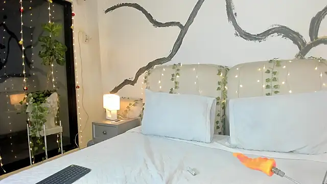 SarahCastro1  online show from November 21, 5:28 am