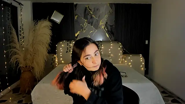 SarahCastro1  online show from January 7, 4:37 am