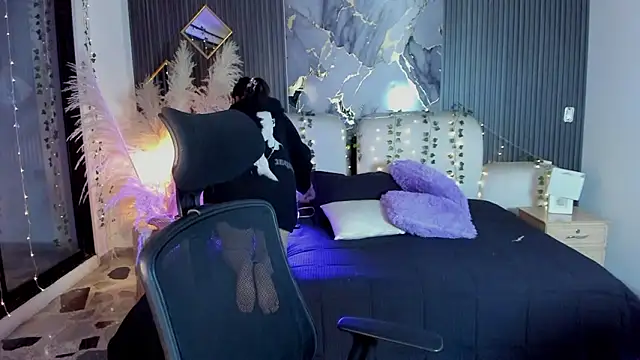 SarahCastro1  online show from February 25, 4:00 am