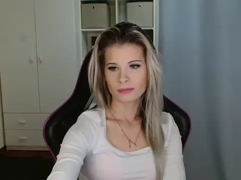 KristineGlow online show from December 19, 7:26 am