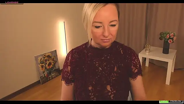 Snapshot of sexmom8 chatting on October 29, 9:22 am sexmom8 online show from October 29, 9:22 am