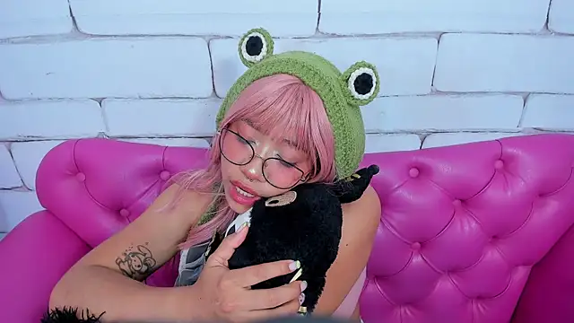 SafiroAgataaa online show from September 18, 11:29 pm