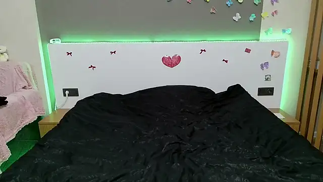 RoxysinX online show from September 19, 6:19 pm