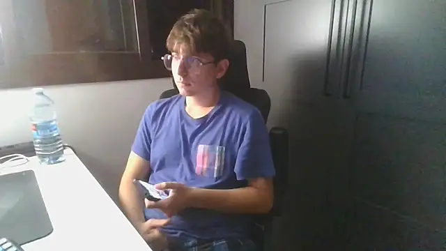 Snapshot of aaress22cm chatting on October 15, 6:19 pm aaress22cm online show from October 15, 6:19 pm