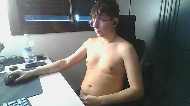 Snapshot of aaress22cm chatting on November 15, 8:55 am aaress22cm online show from November 15, 8:55 am