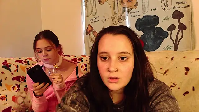 Snapshot of Shadow_Slut chatting on October 9, 10:30 pm Shadow Slut online show from October 9, 10:30 pm