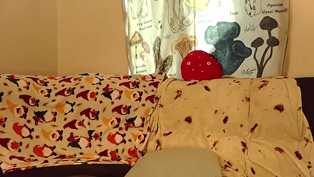 Snapshot of Shadow_Slut chatting on October 12, 8:30 pm Shadow Slut online show from October 12, 8:30 pm