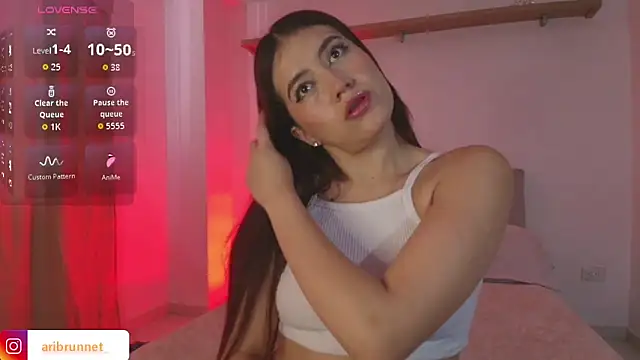 BrunnetAri  online show from February 24, 3:10 pm