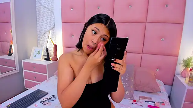 DaisySnugs1 online show from January 7, 11:45 am