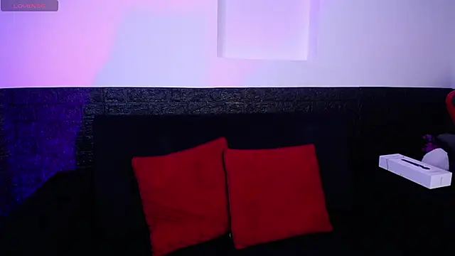 Annie A  online show from October 20, 8:31 pm