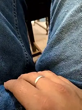 bigdick lickingexpert08 online show from October 27, 8:51 am