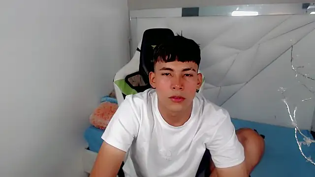 Snapshot of Austin_col_ chatting on September 19, 9:37 pm Austin col online show from September 19, 9:37 pm
