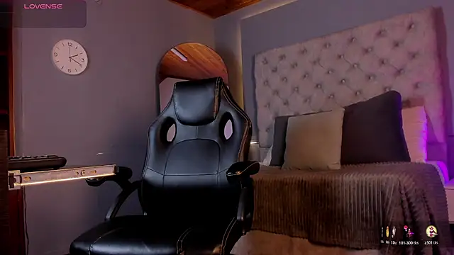 CarolaynStone online show from October 24, 5:09 pm