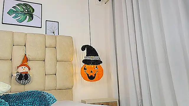 Snapshot of elizawiliamst chatting on October 18, 1:34 pm elizawiliamst online show from October 18, 1:34 pm