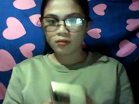 Snapshot of Zachariah_05 chatting on October 5, 12:20 am Zachariah 05 online show from October 5, 12:20 am