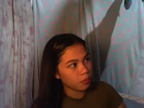 Snapshot of Zachariah_05 chatting on October 6, 7:28 am Zachariah 05 online show from October 6, 7:28 am