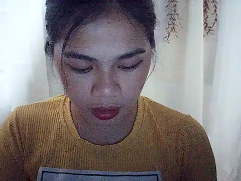 Snapshot of Zachariah_05 chatting on October 18, 5:32 am Zachariah 05 online show from October 18, 5:32 am