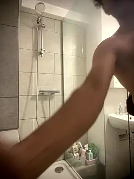 shiitposter male online show from January 7, 4:42 pm